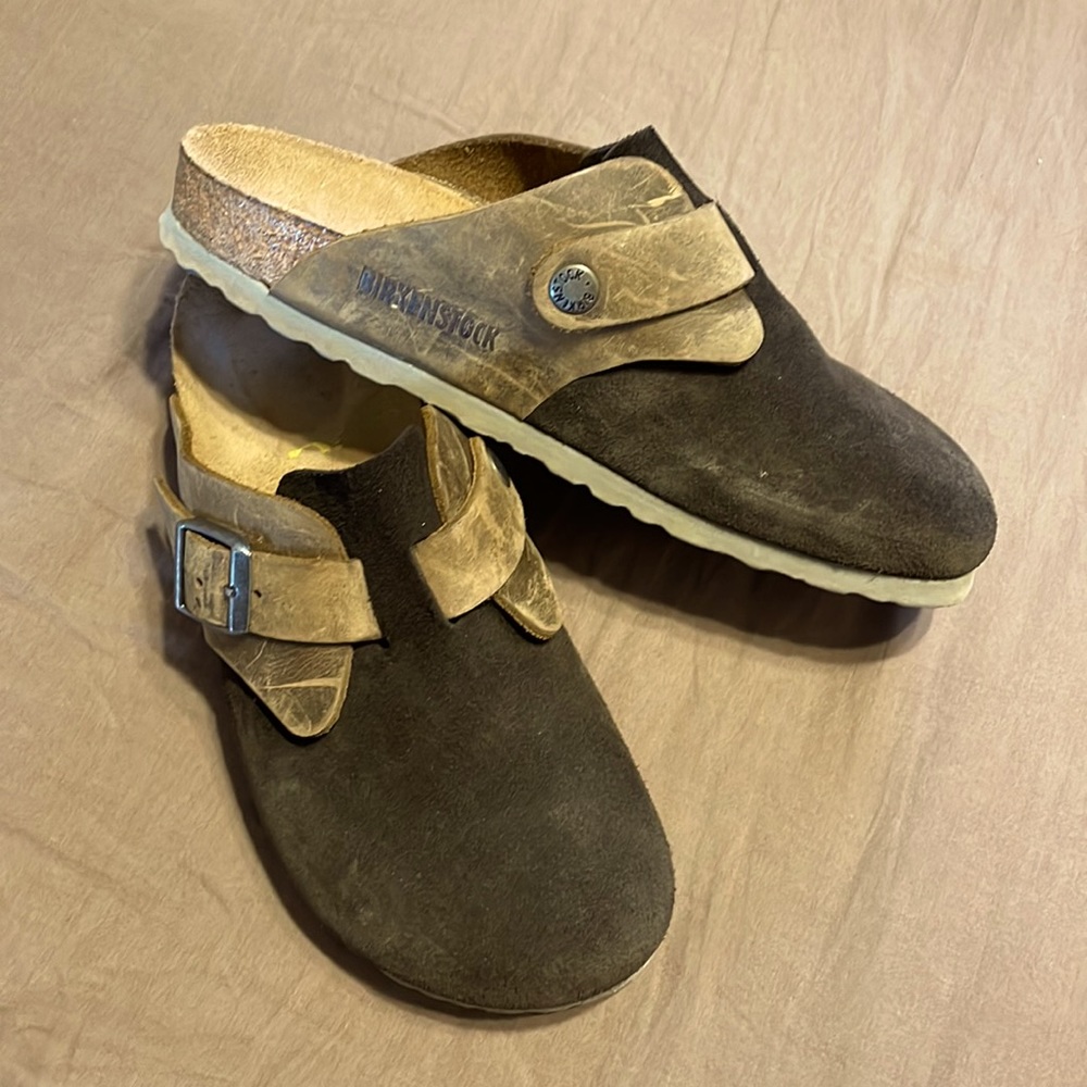beautiful Birkenstocks clogs worn a handful of times. Size 6 1/2 or 37